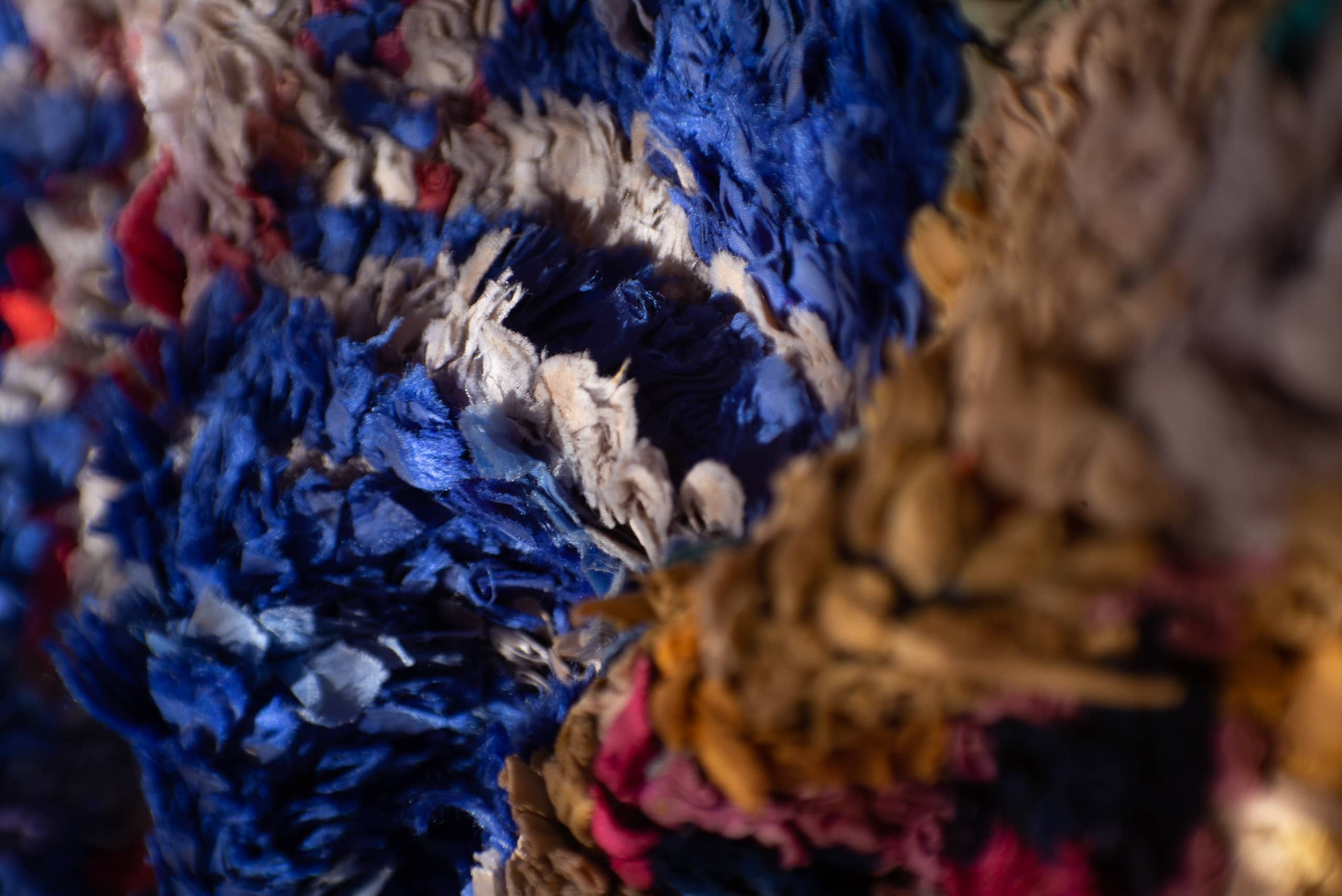 /img/pages/atlas-weavers/2/Close_up_of_a_Boucherouite_or_‘scrap’_rug_made_out_of_leftover_fabric.jpg